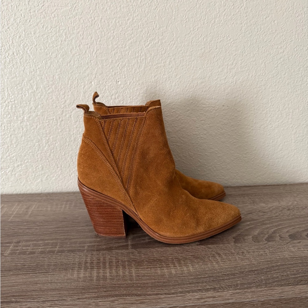 Marc fisher women’s pointed toe suede ankle boots size 8
